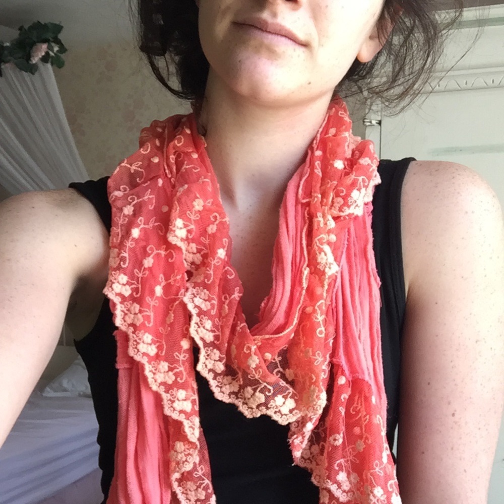🎈Statement lace scarf